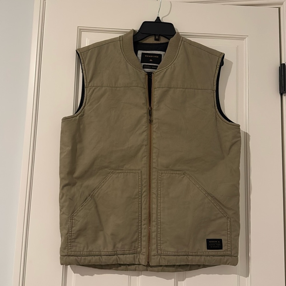 Men’s Quicksilver khaki vest